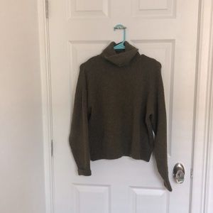 H&M forest green cozy turtleneck